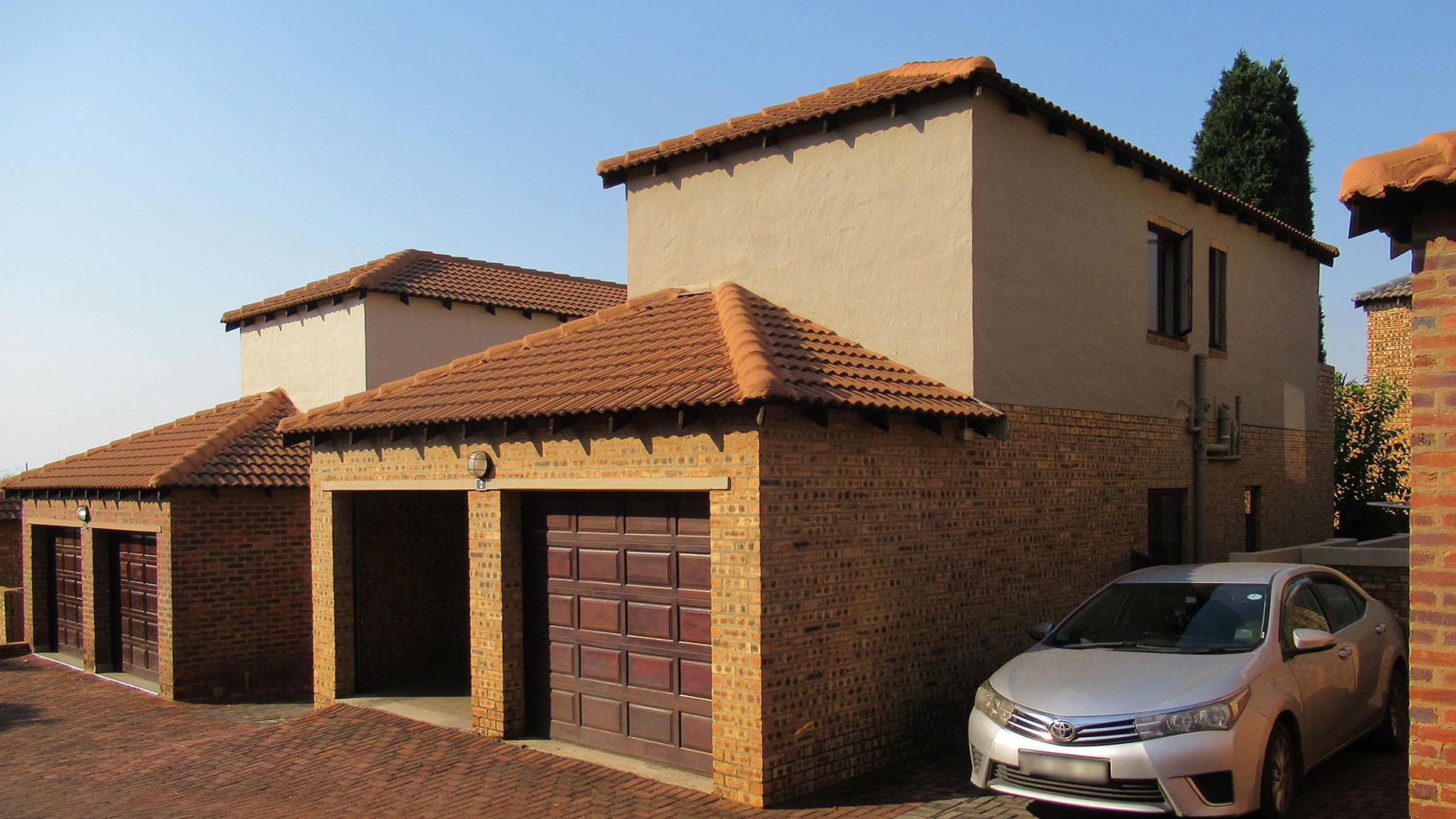 Front View of property in Willowbrook
