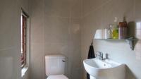 Guest Toilet - 2 square meters of property in Willowbrook