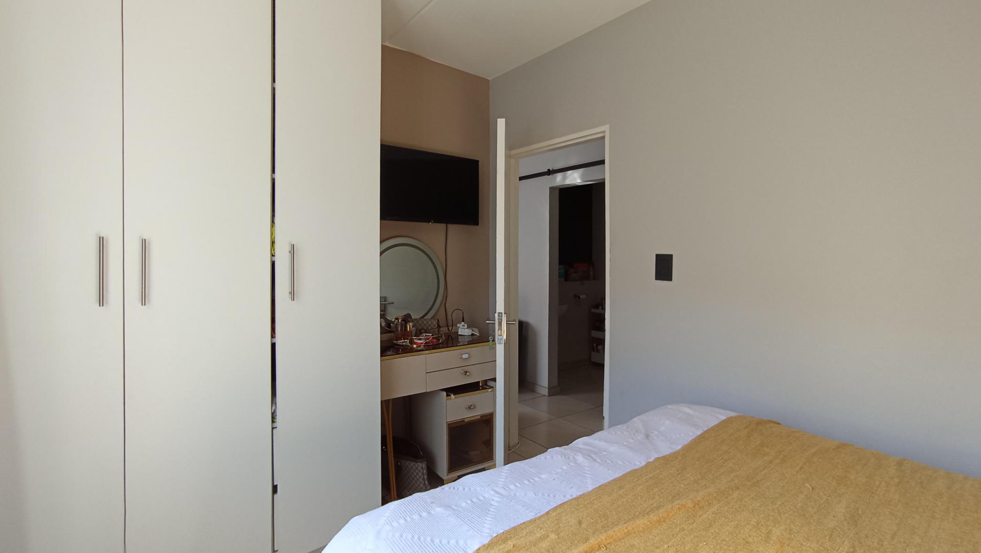 Bed Room 1 - 9 square meters of property in Fleurhof