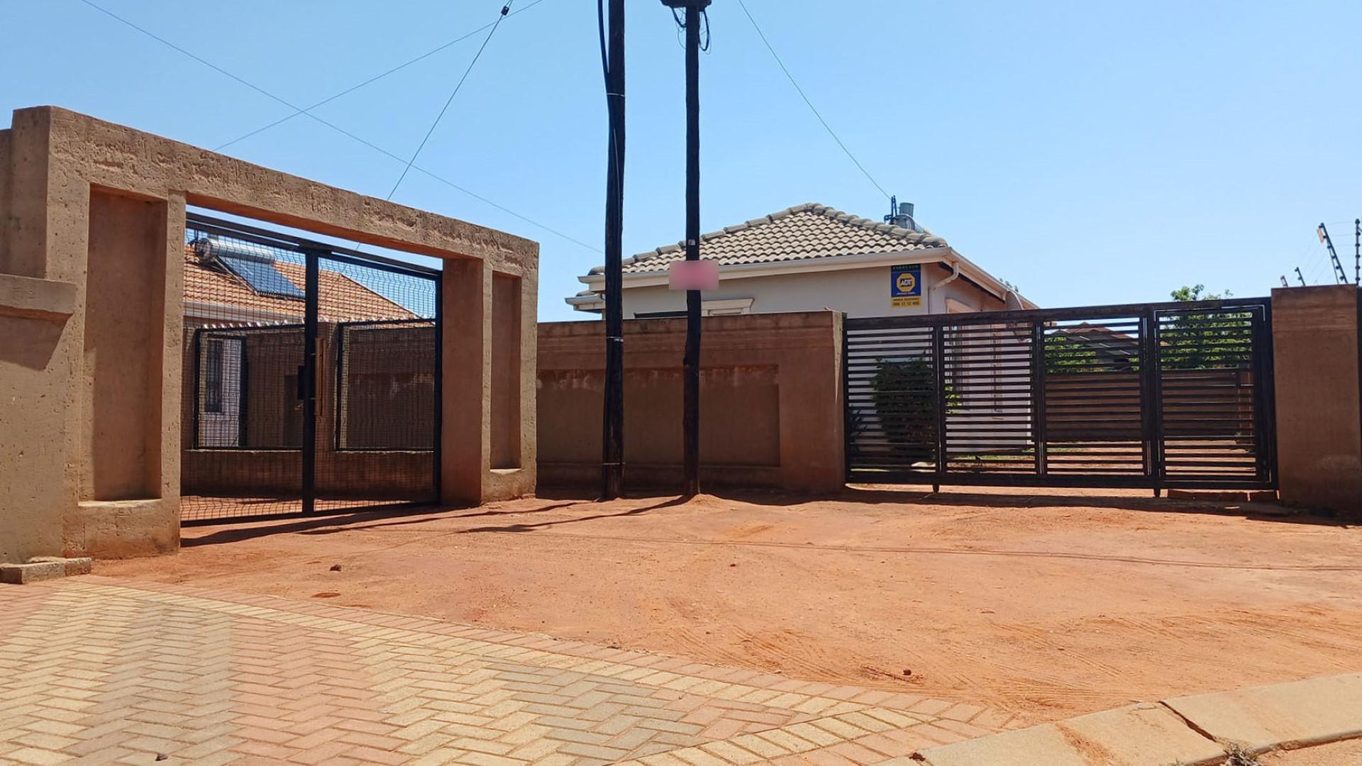 Front View of property in Protea Glen