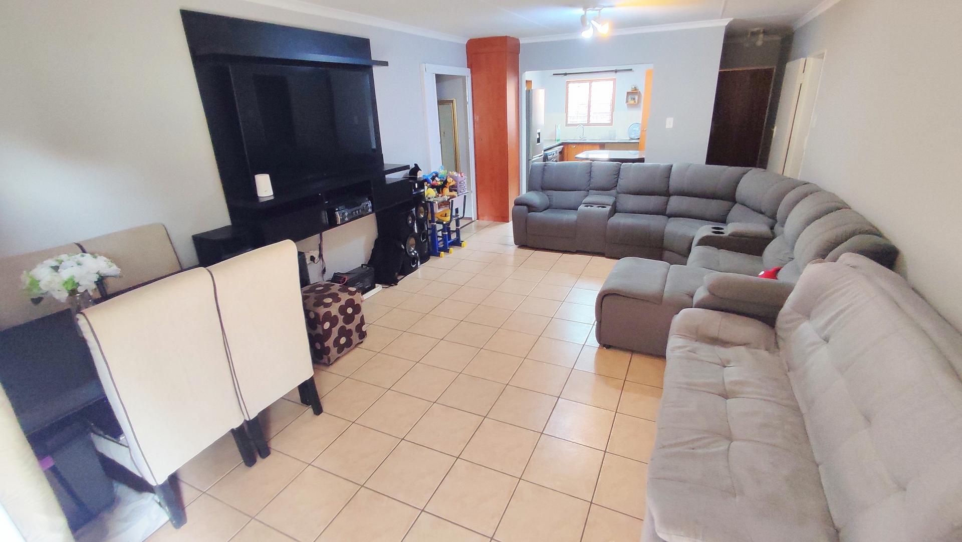 of property in Rooihuiskraal North