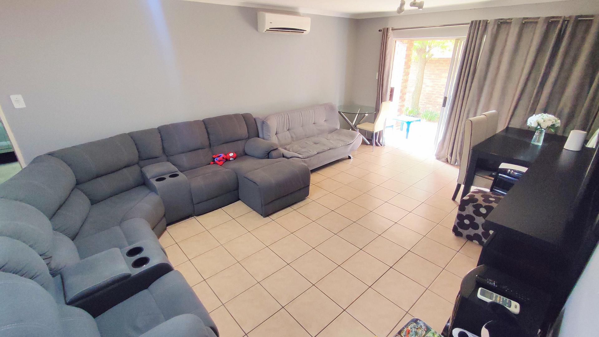  of property in Rooihuiskraal North