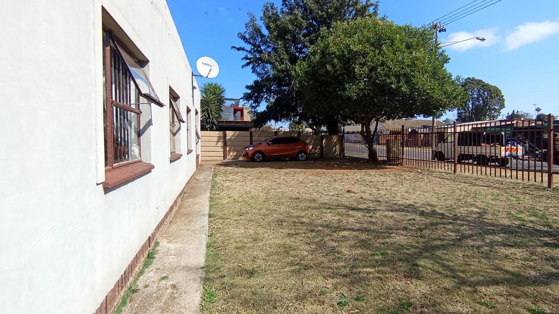 Front View of property in Danville