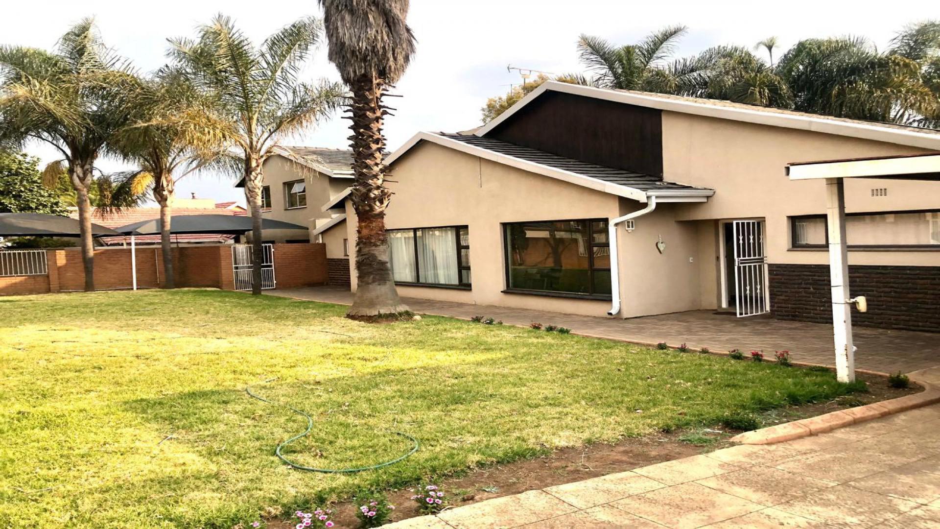 Front View of property in Farrarmere