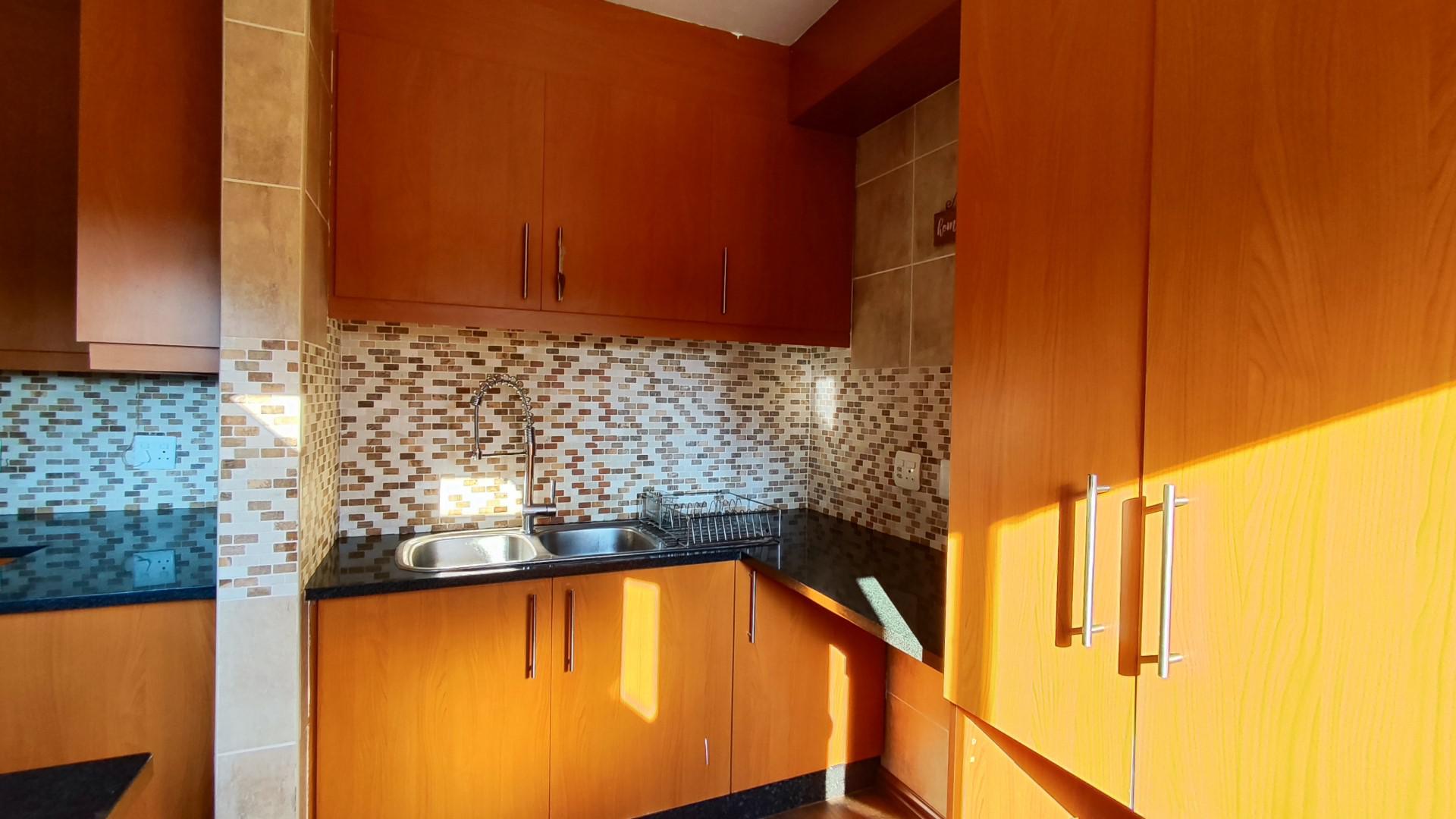 Kitchen - 13 square meters of property in Farrarmere