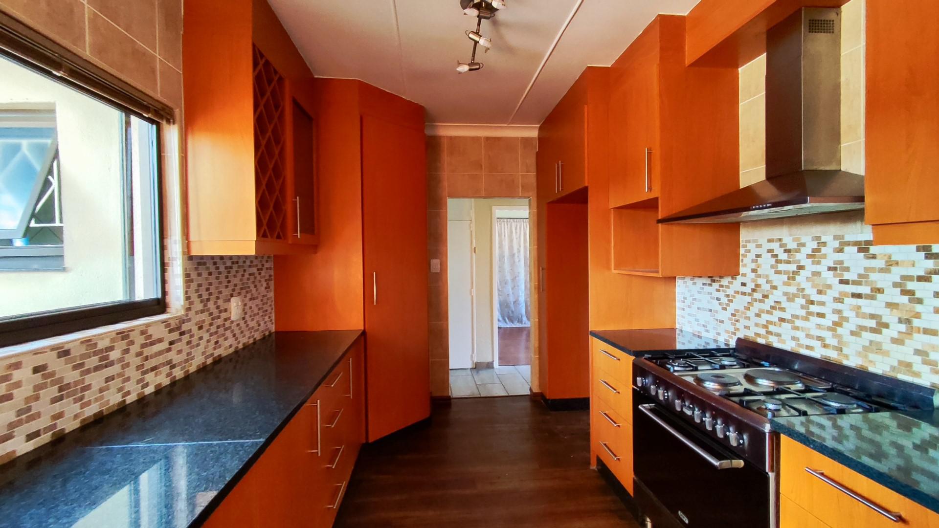 Kitchen - 13 square meters of property in Farrarmere