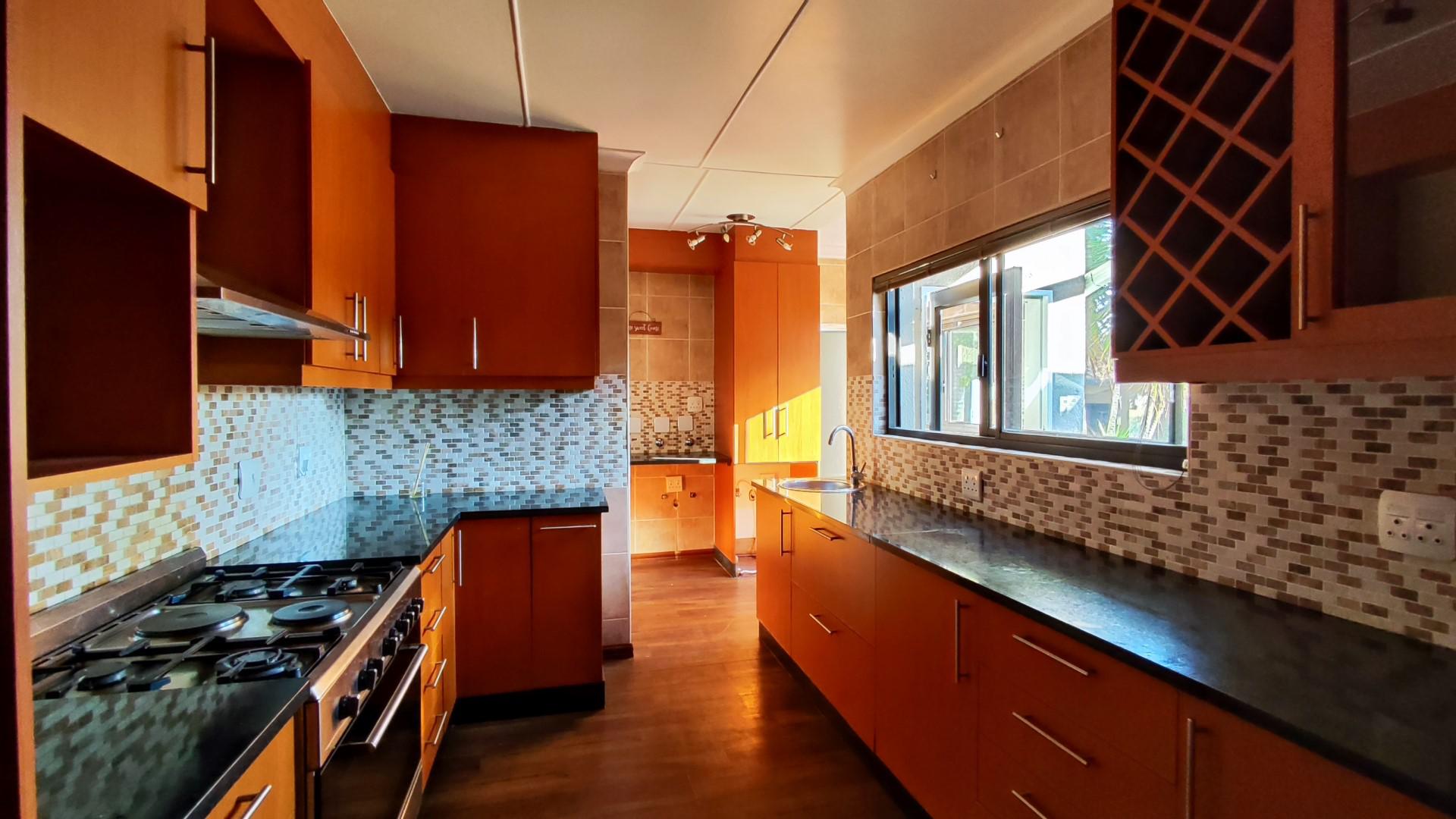 Kitchen - 13 square meters of property in Farrarmere