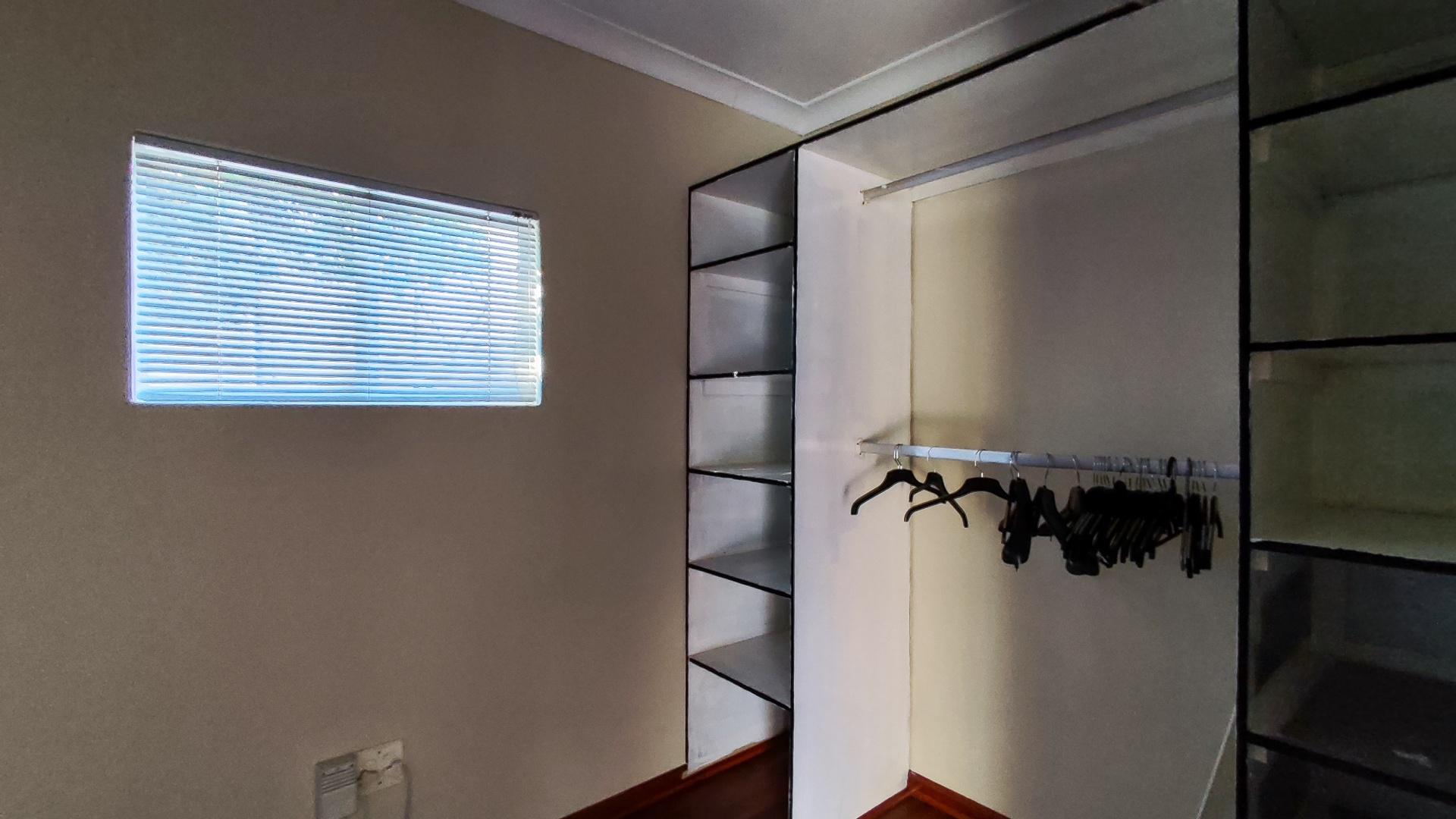 Spaces - 48 square meters of property in Farrarmere