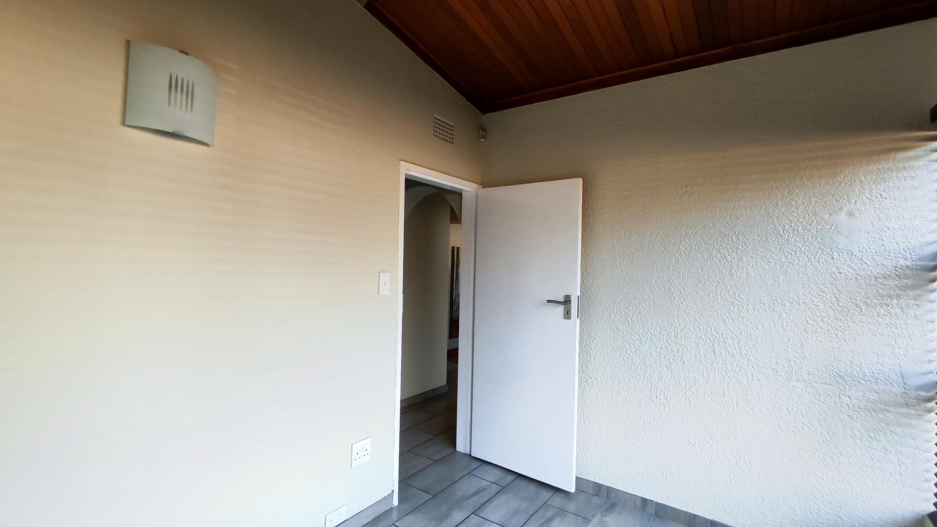 Study - 8 square meters of property in Farrarmere