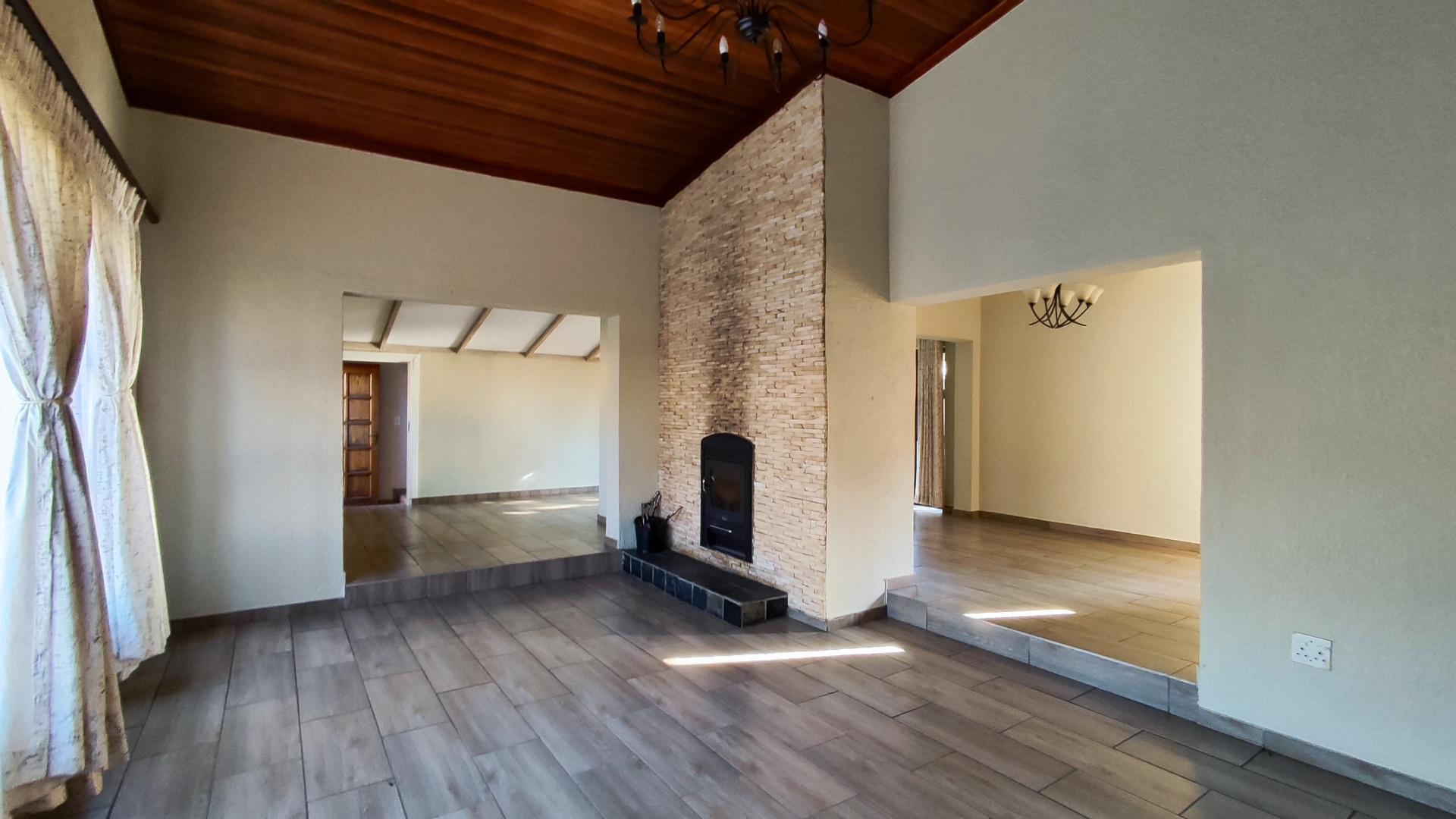 TV Room - 25 square meters of property in Farrarmere