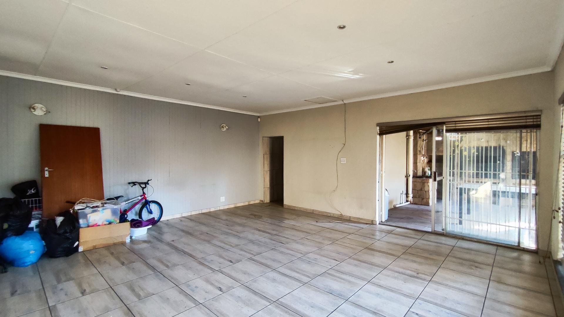 Flatlet - 39 square meters of property in Farrarmere