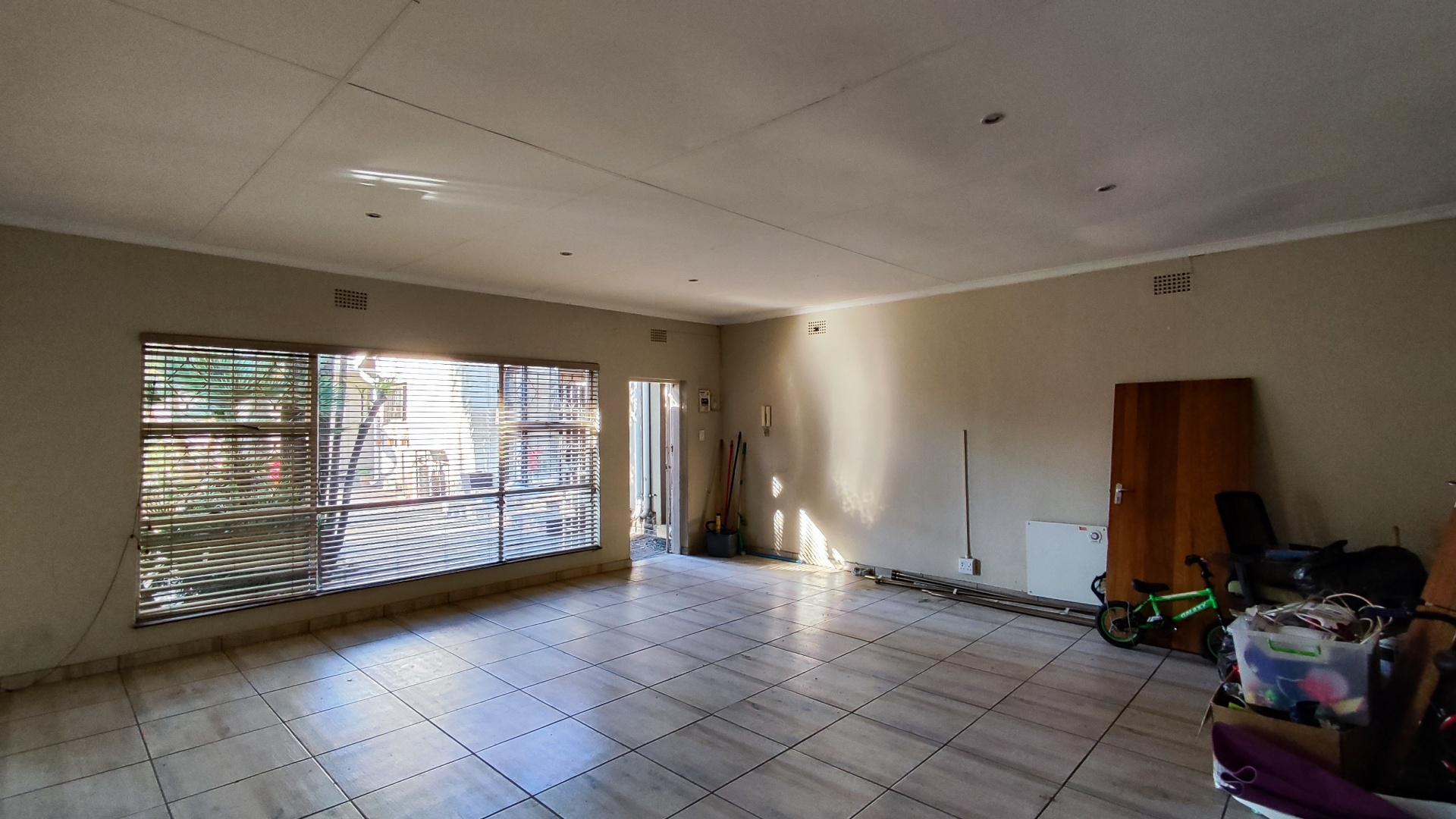 Flatlet - 39 square meters of property in Farrarmere