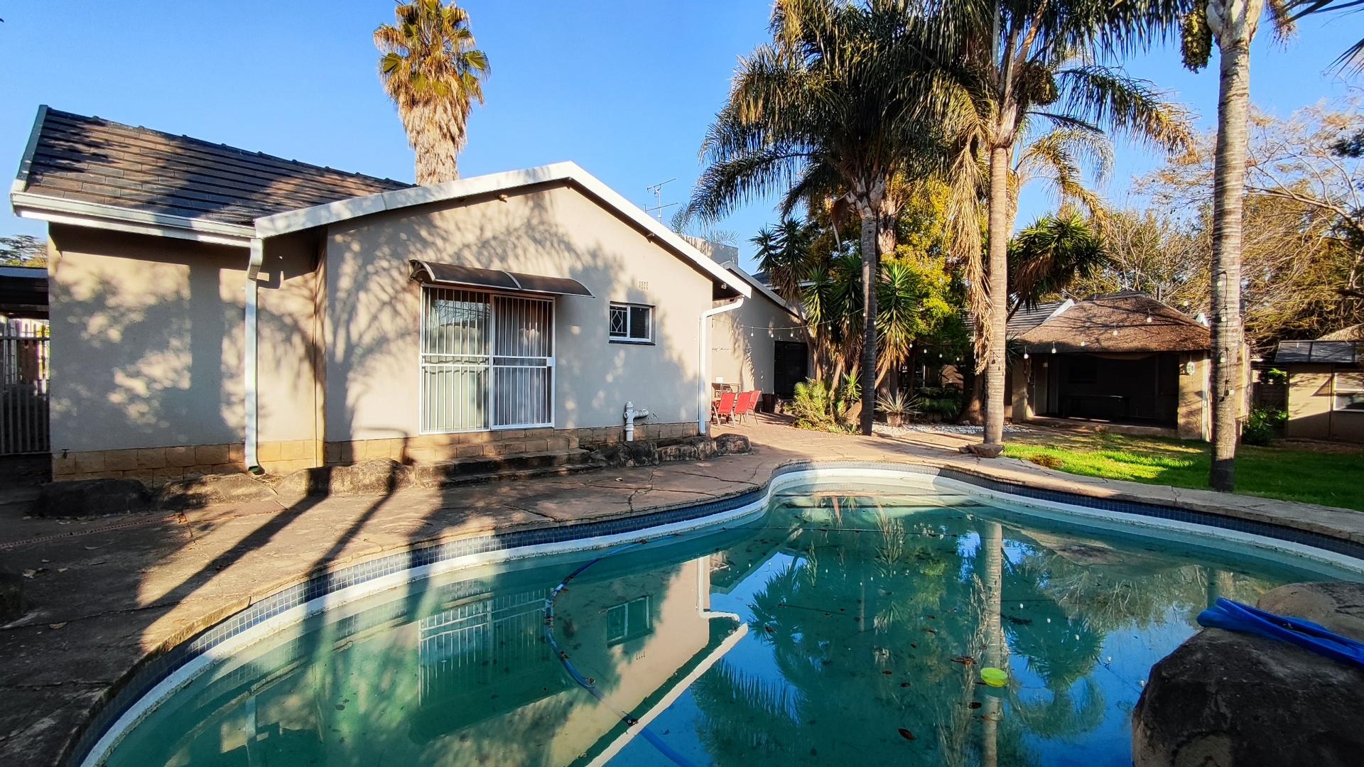 Backyard of property in Farrarmere