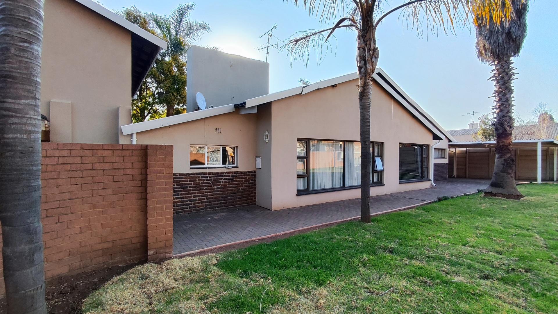 Front View of property in Farrarmere