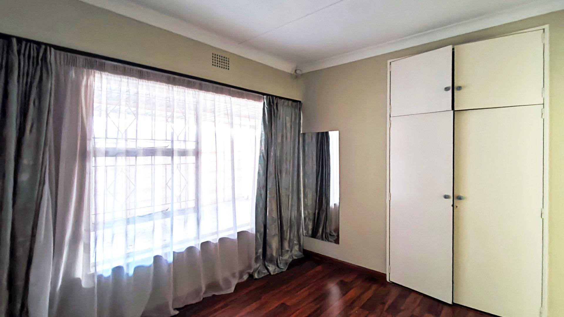 Bed Room 2 - 11 square meters of property in Farrarmere