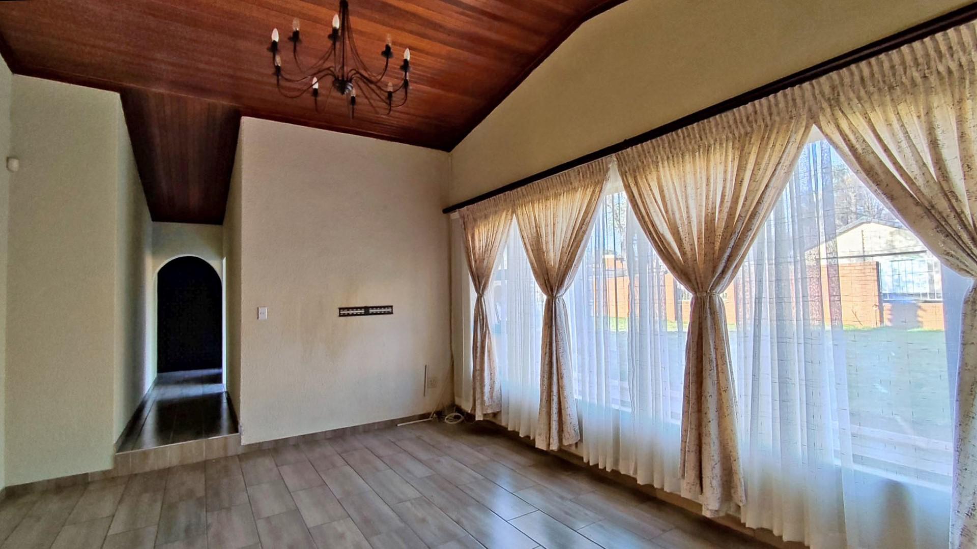 TV Room - 25 square meters of property in Farrarmere