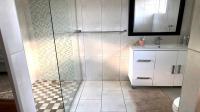Bathroom 1 of property in Farrarmere