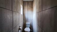 Bathroom 3+ - 9 square meters of property in Farrarmere