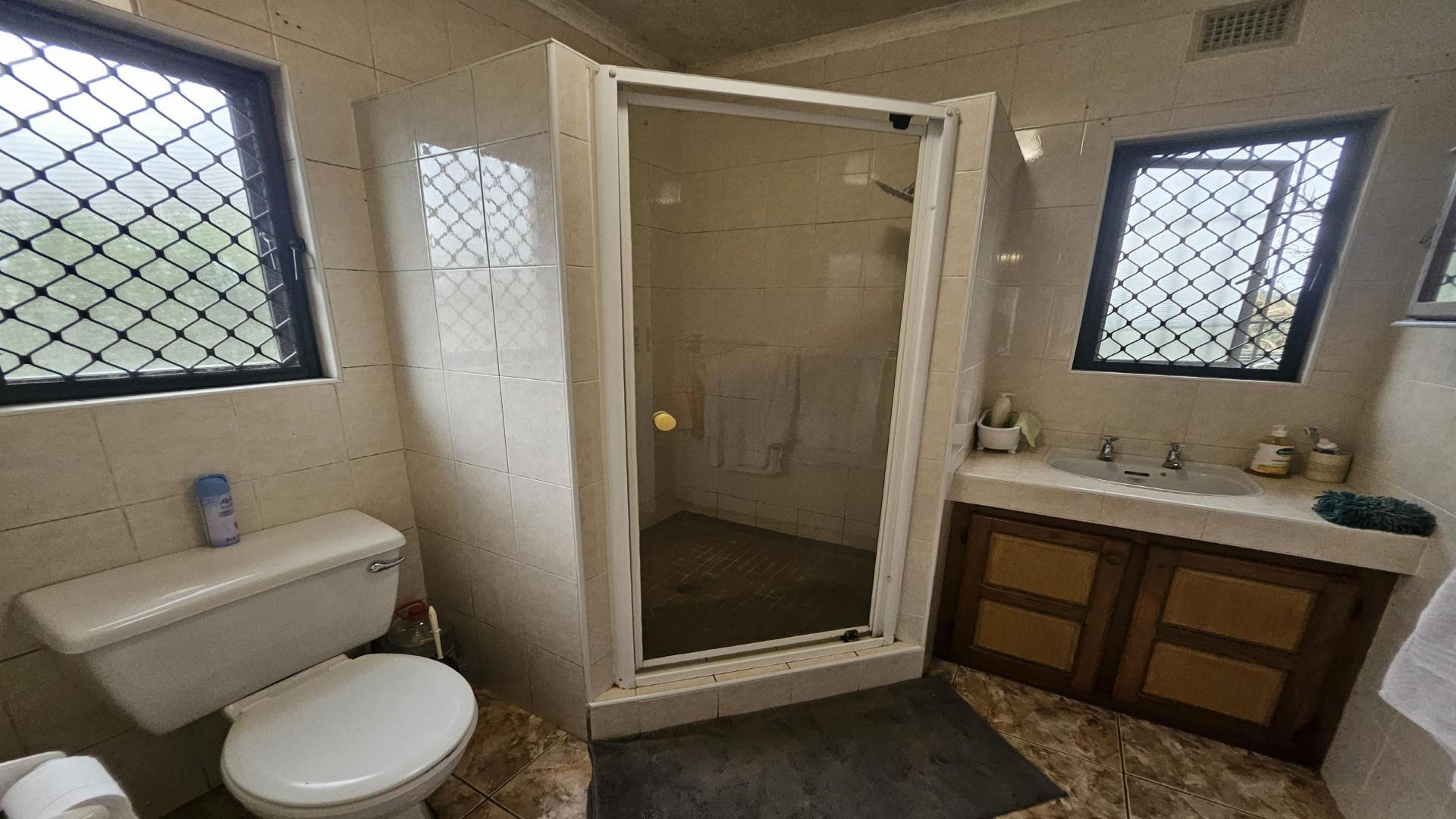 Main Bathroom - 7 square meters of property in Northdene 