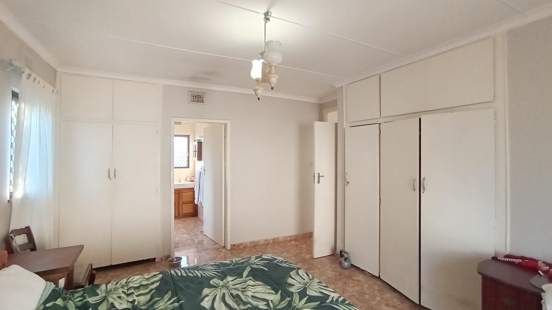 Main Bedroom - 25 square meters of property in Northdene 