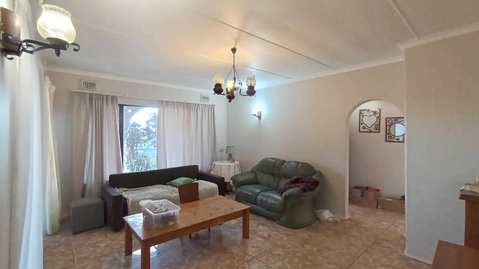 Lounges - 26 square meters of property in Northdene 