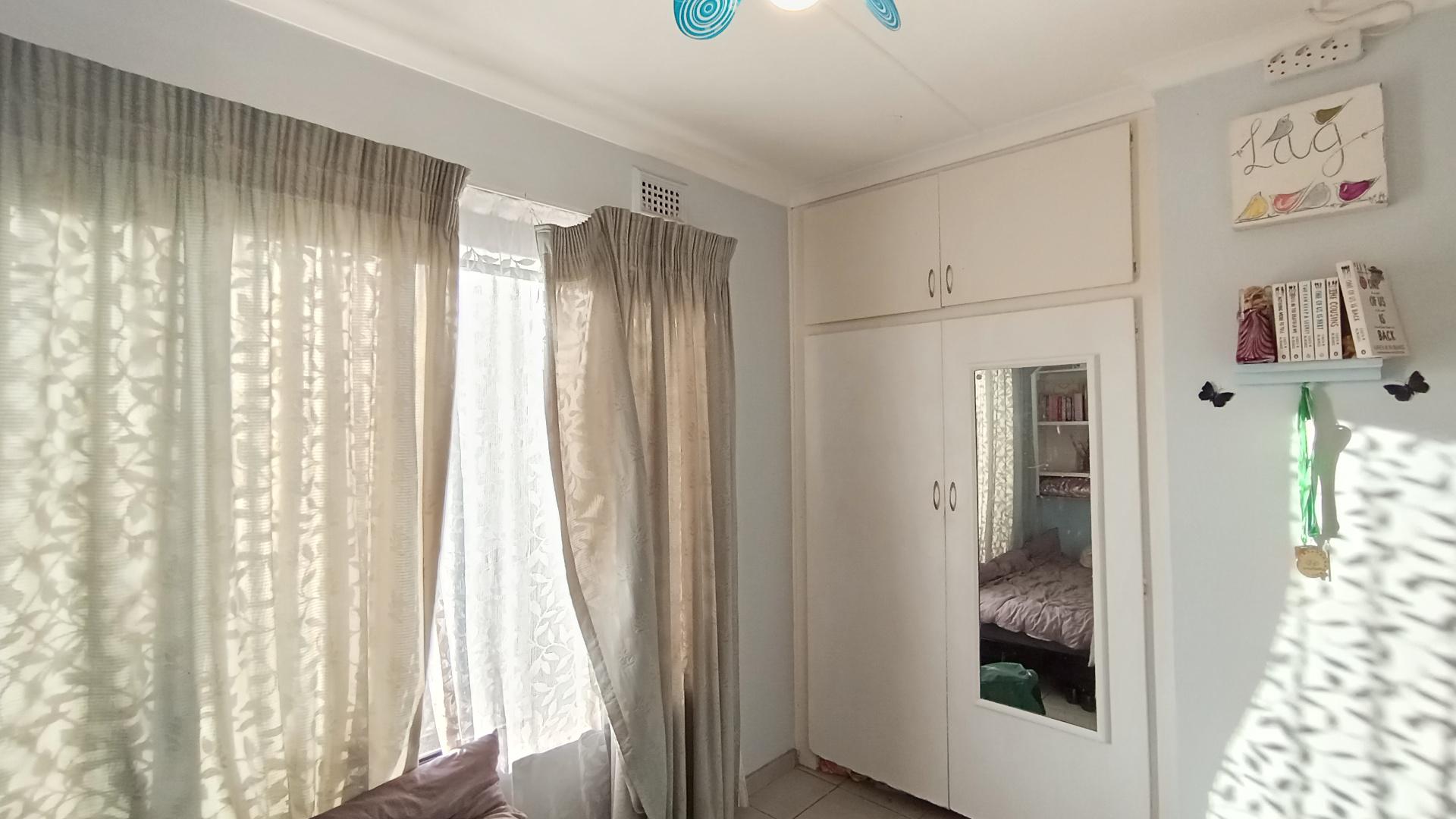 Bed Room 2 - 14 square meters of property in Northdene 