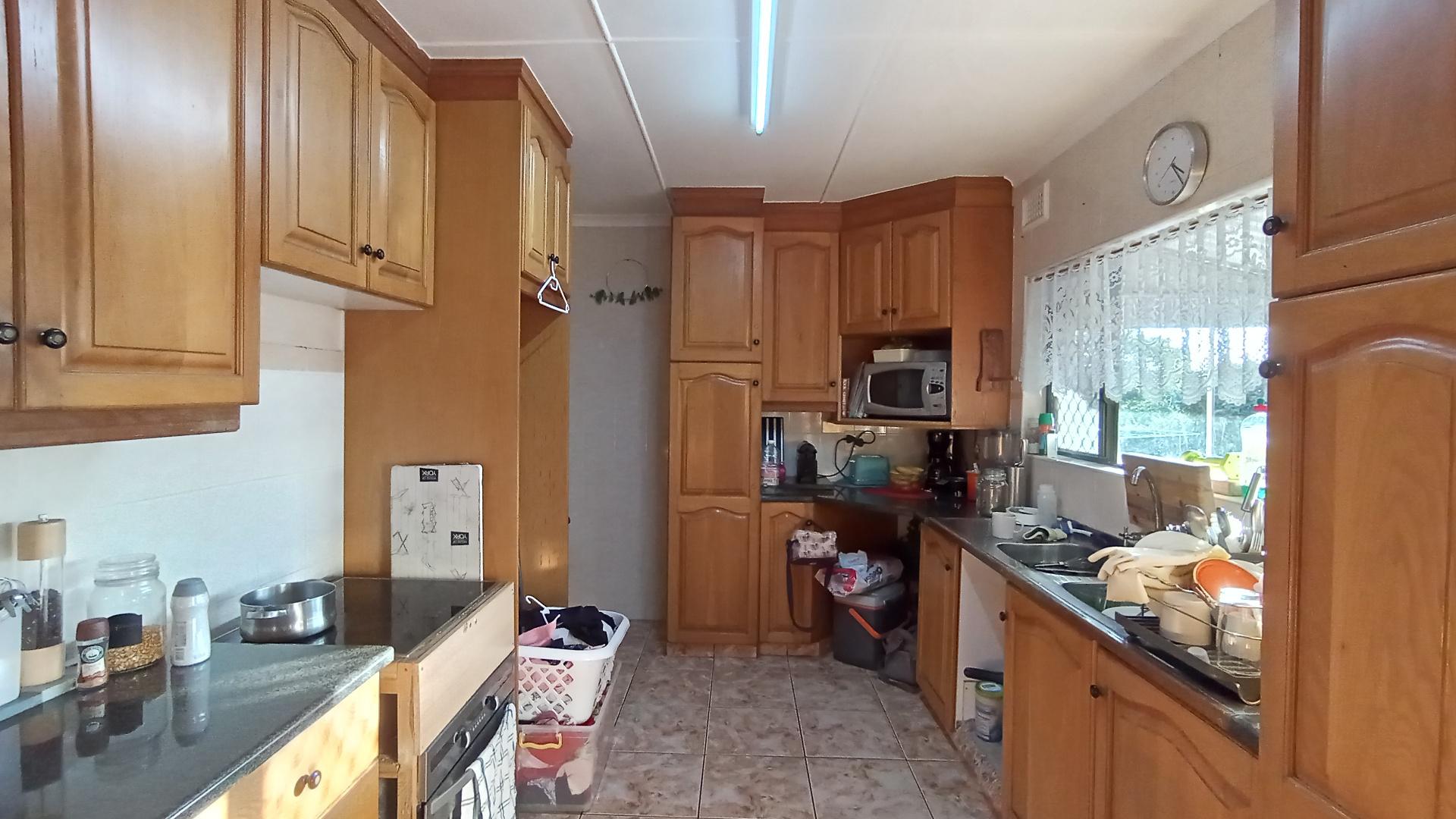 Kitchen - 17 square meters of property in Northdene 