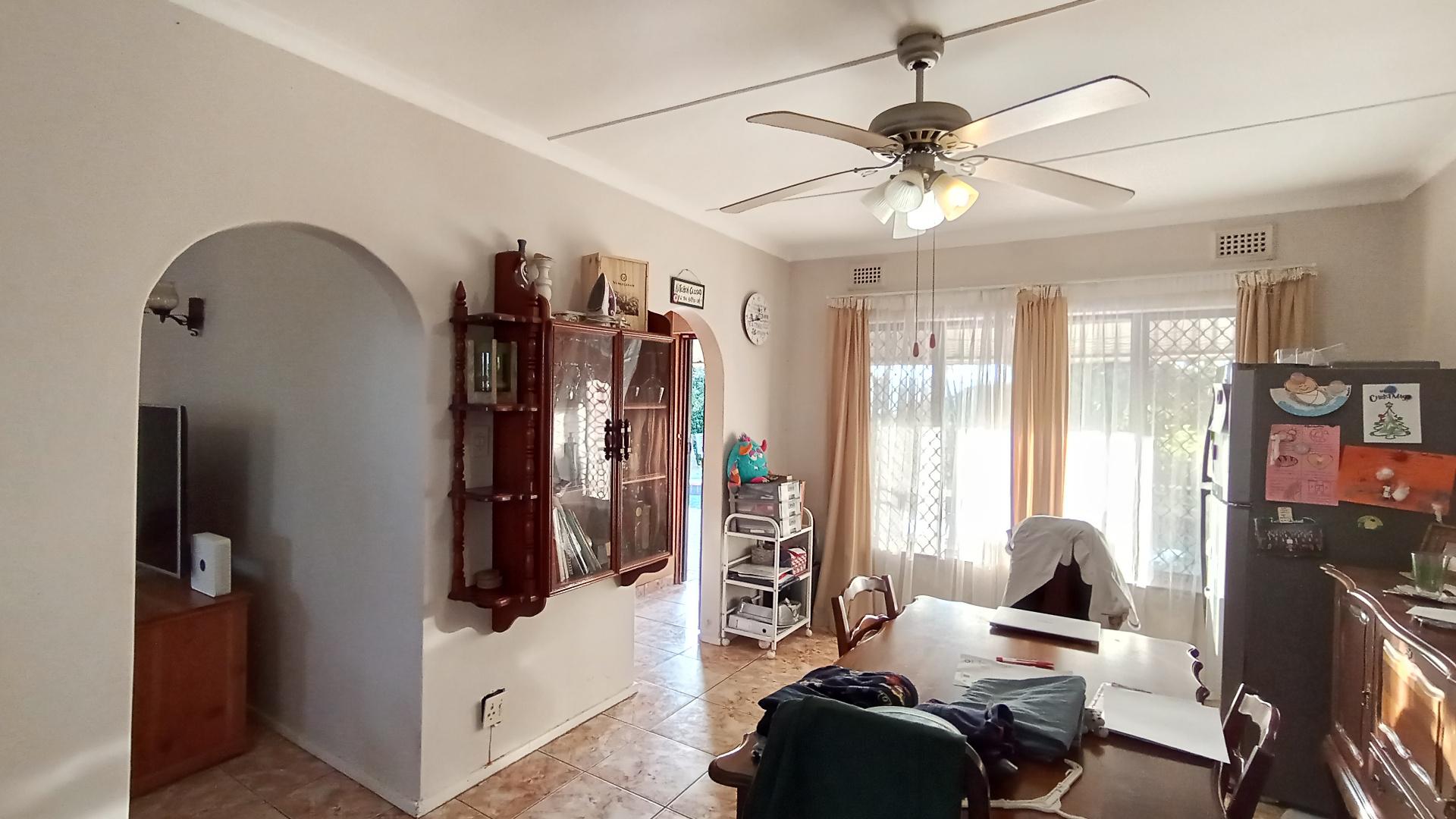 Dining Room - 19 square meters of property in Northdene 