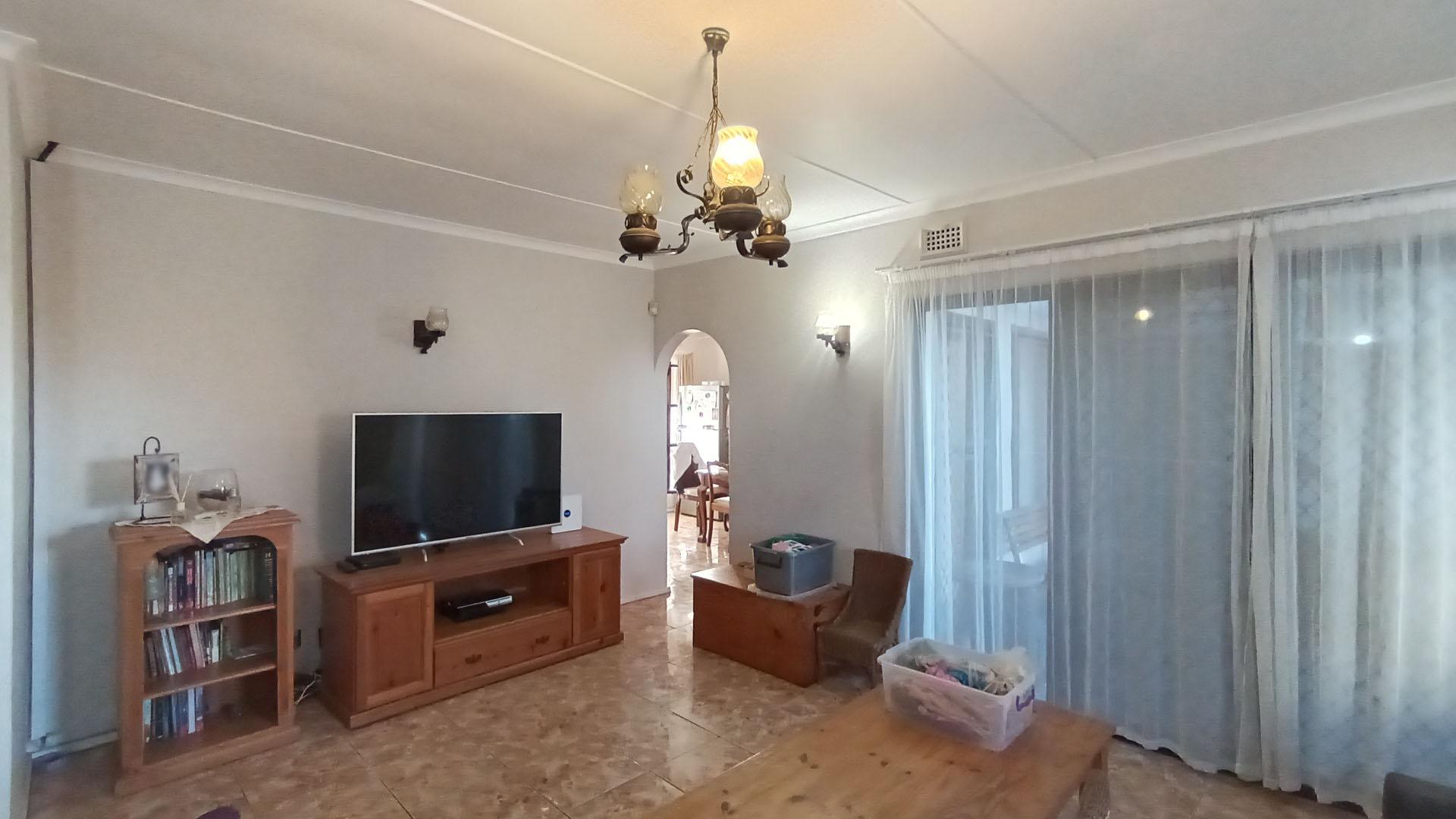 Lounges - 26 square meters of property in Northdene 