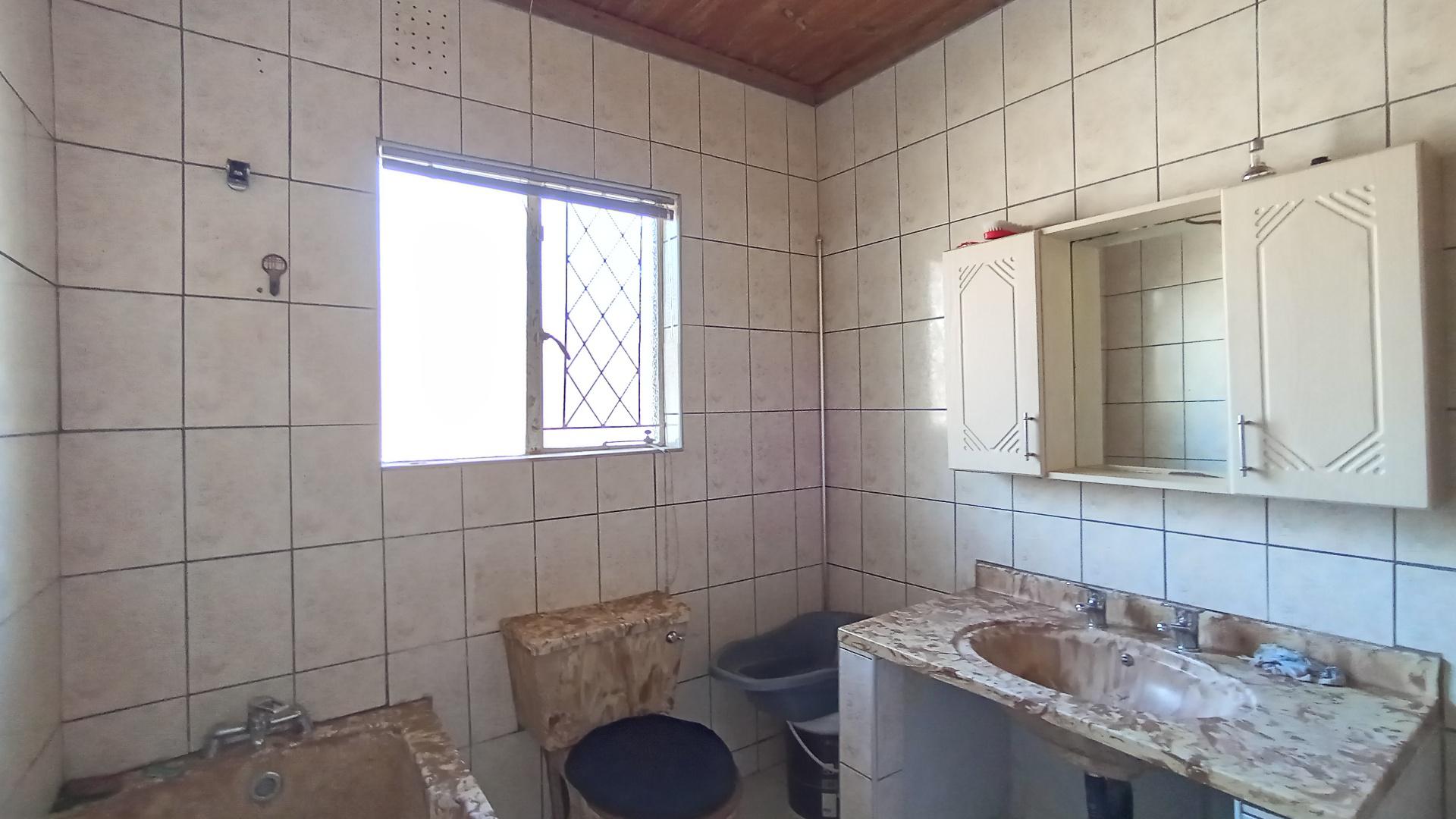 Bathroom 1 - 9 square meters of property in Pietermaritzburg (KZN)