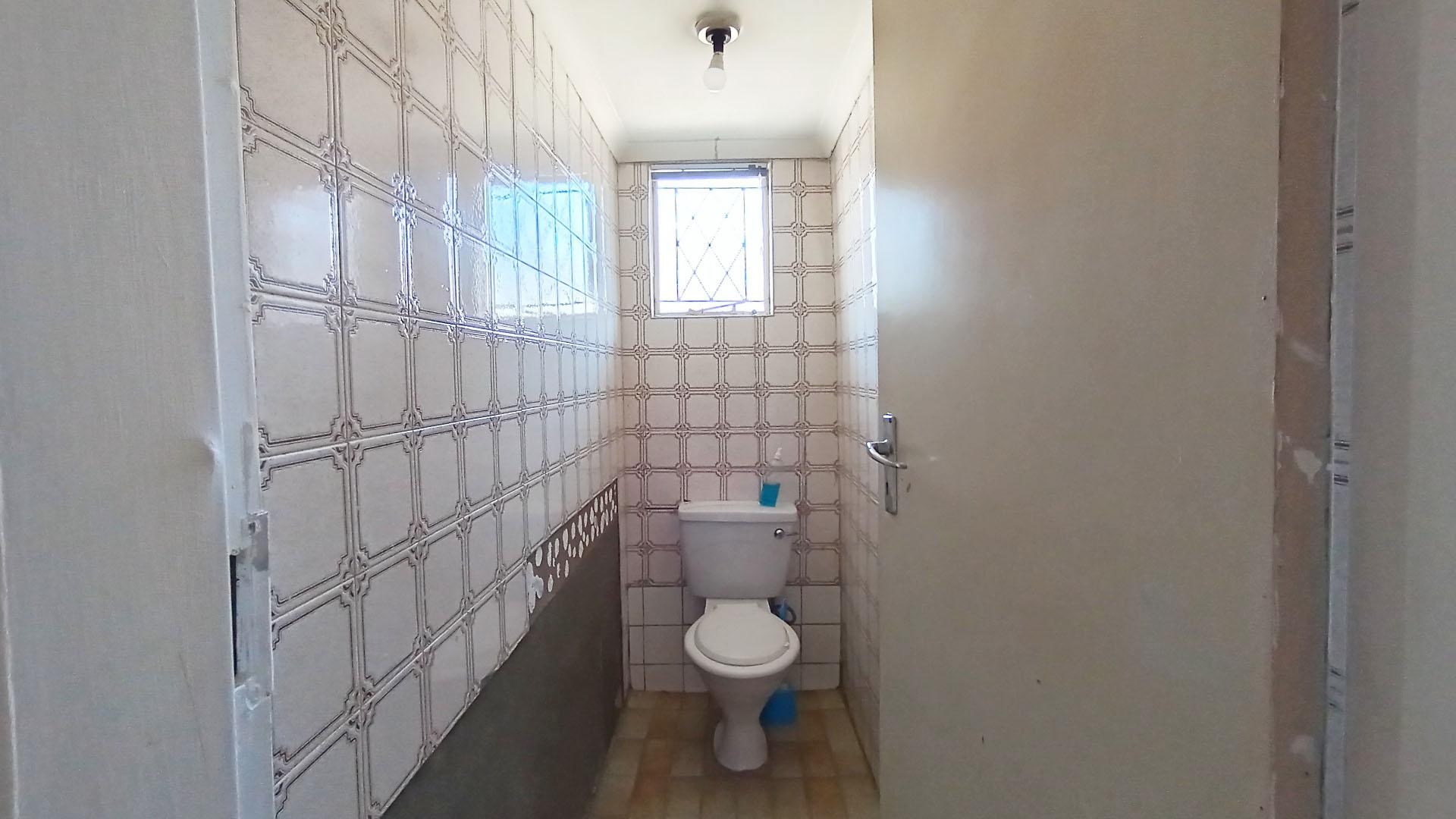 Bathroom 1 - 9 square meters of property in Pietermaritzburg (KZN)