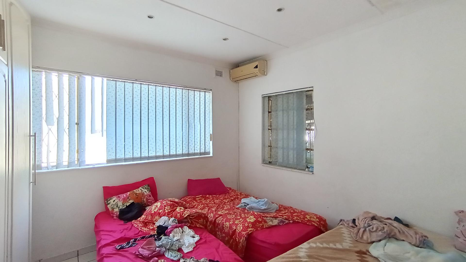 Bed Room 1 - 18 square meters of property in Pietermaritzburg (KZN)