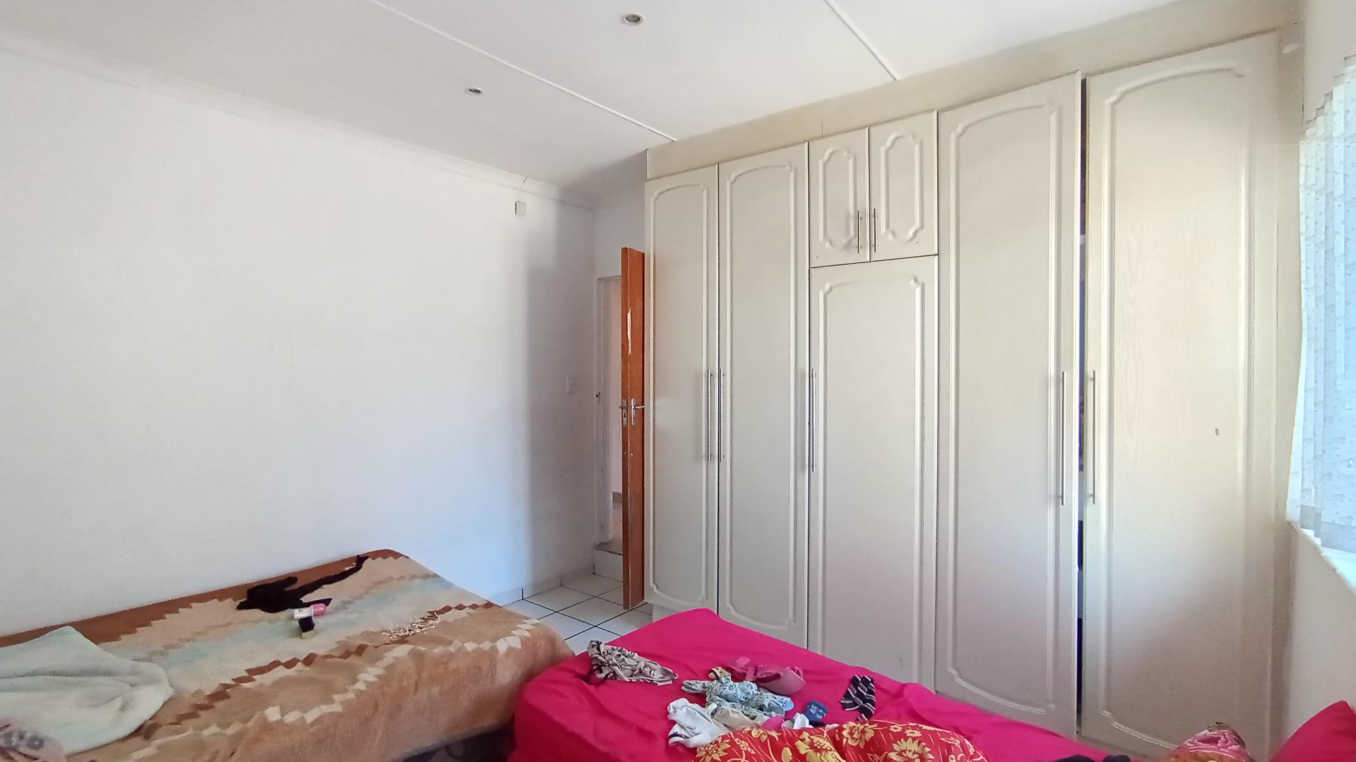 Bed Room 1 - 18 square meters of property in Pietermaritzburg (KZN)