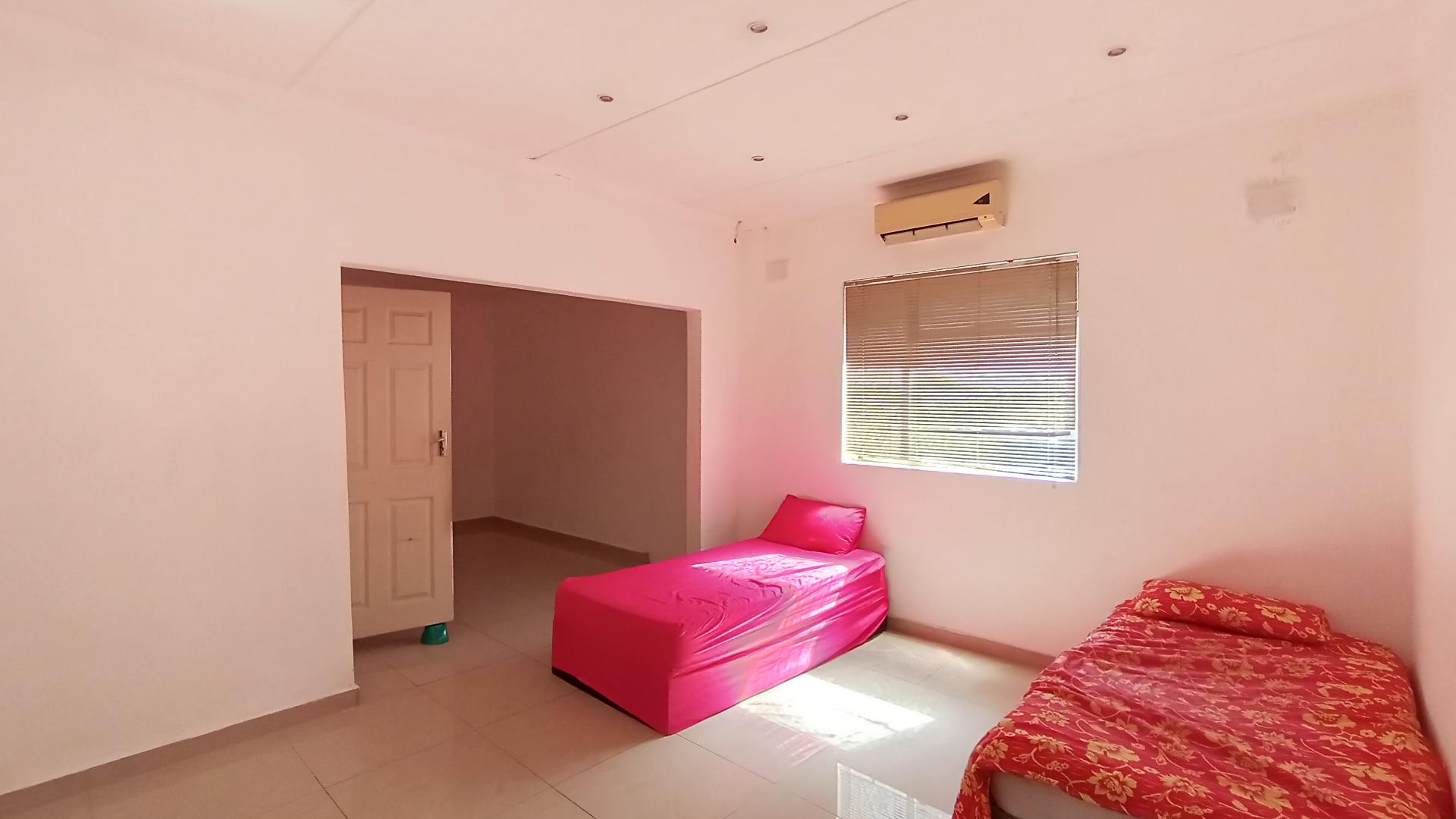 Main Bedroom - 21 square meters of property in Pietermaritzburg (KZN)