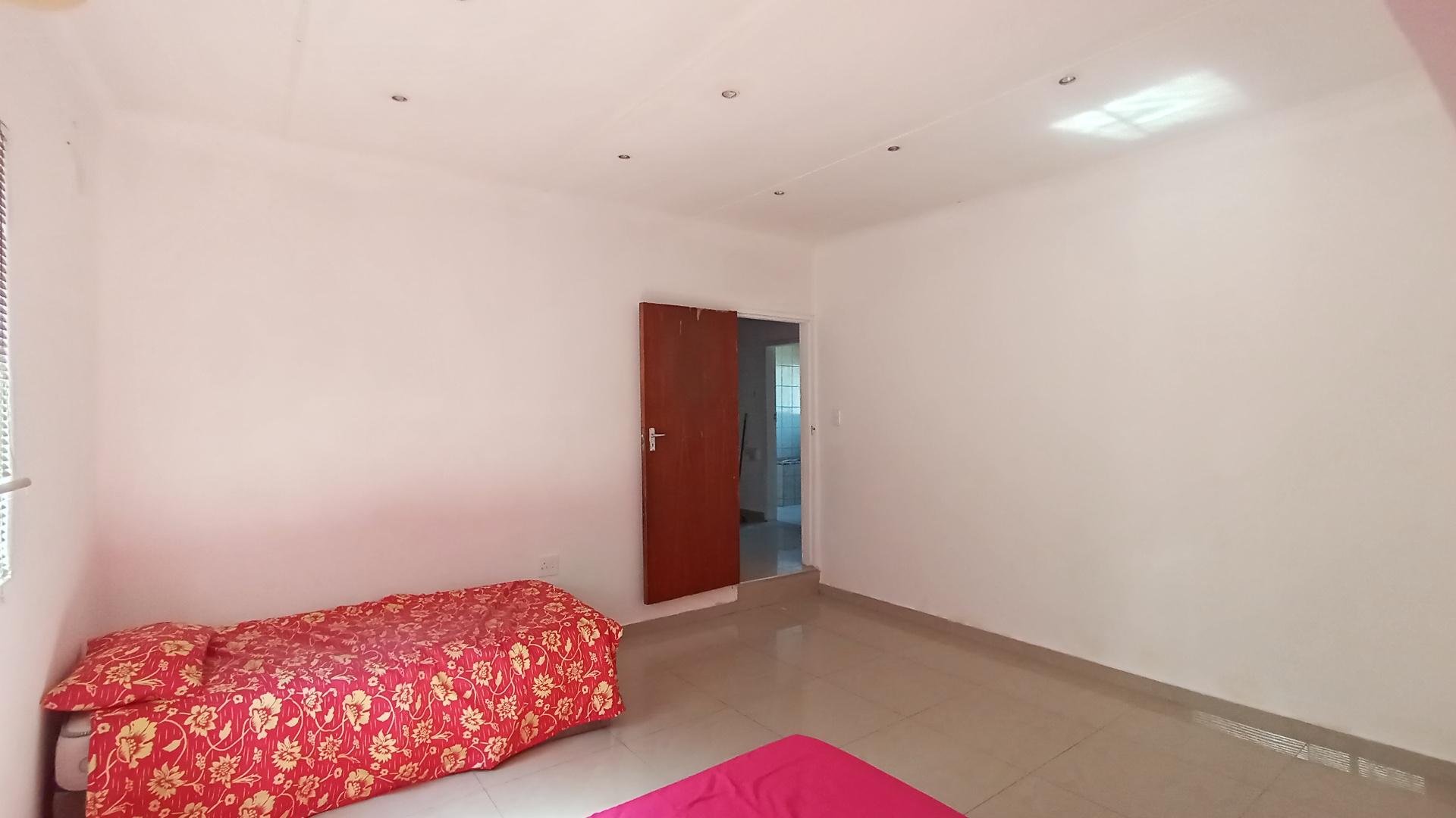 Main Bedroom - 21 square meters of property in Pietermaritzburg (KZN)