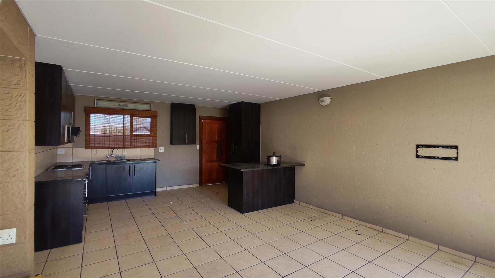 Lounges - 24 square meters of property in Three Rivers
