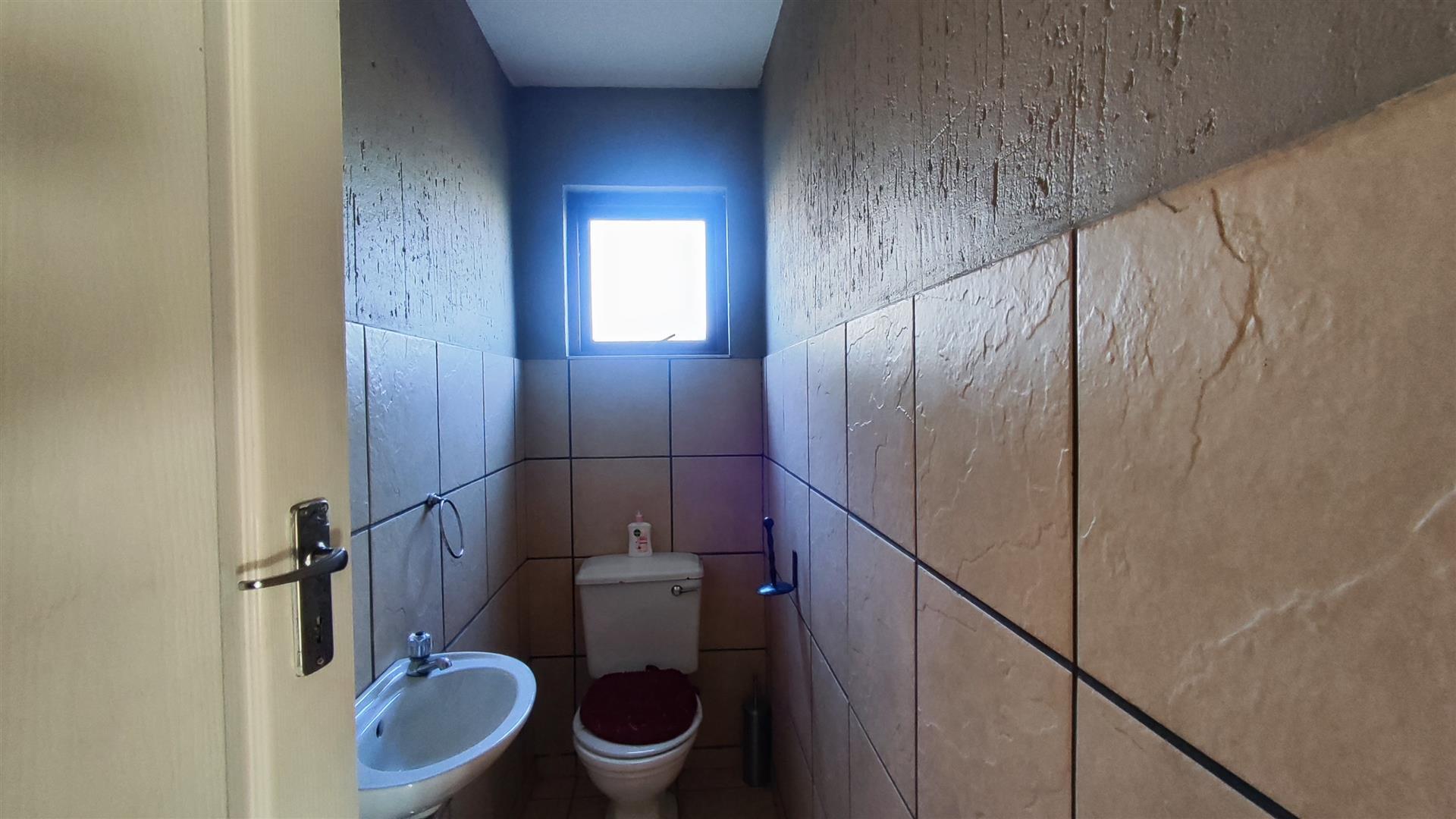 Bathroom 1 - 3 square meters of property in Three Rivers