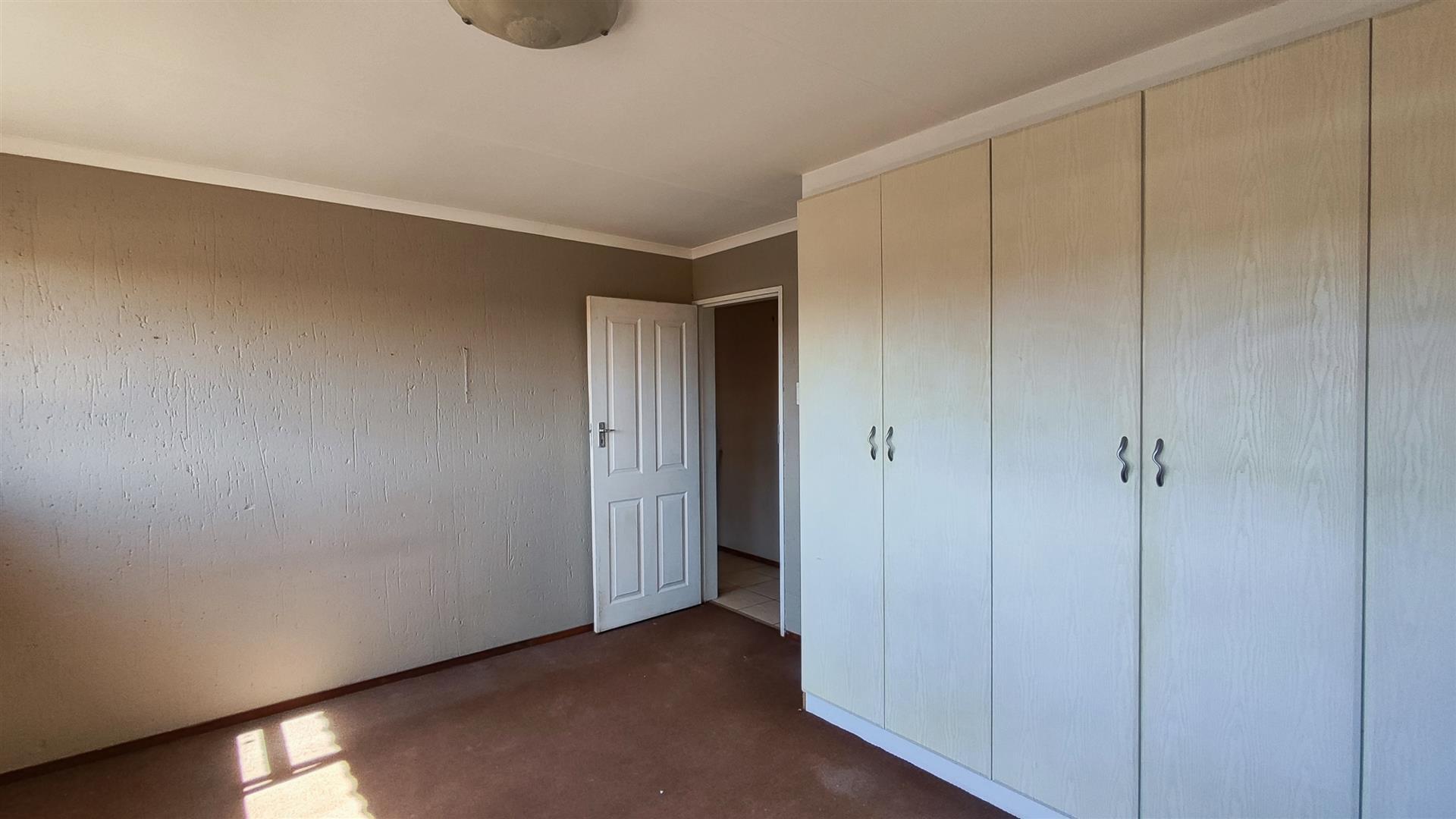 Bed Room 1 - 17 square meters of property in Three Rivers