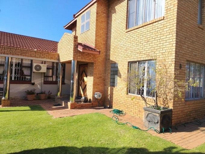 5 Bedroom House for Sale For Sale in Paul Krugersoord - MR686958
