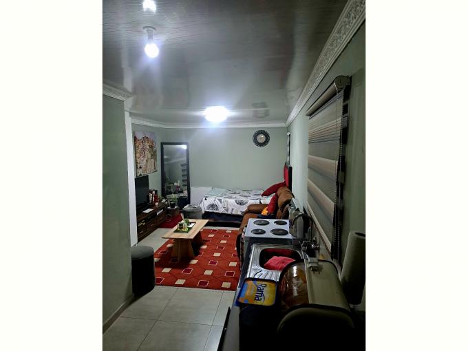 1 Bedroom Open Plan Bachelor/Studio Apartment to Rent in Naturena - Property to rent - MR686964