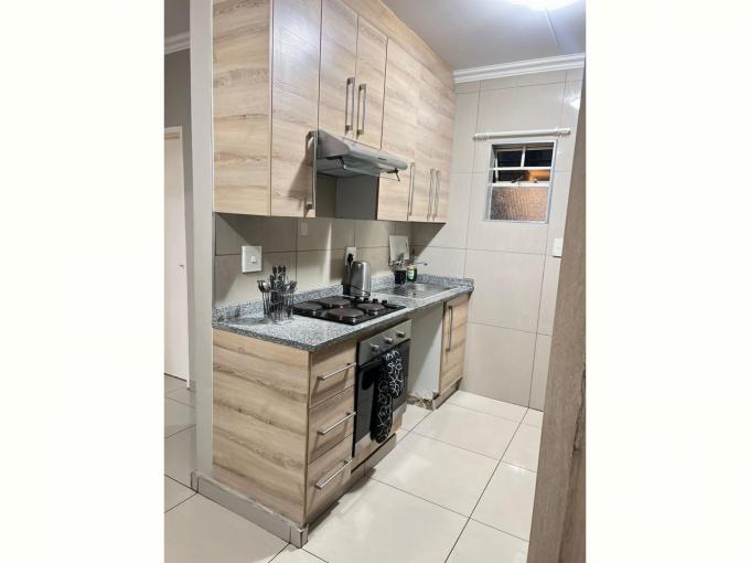 2 Bedroom Apartment to Rent in Fleurhof - Property to rent - MR686968