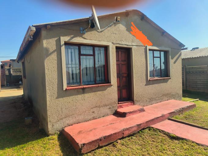 2 Bedroom House for Sale For Sale in Mofolo Central - MR686974
