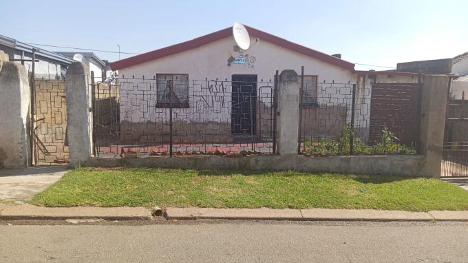 2 Bedroom House for Sale For Sale in Jabavu - MR686975