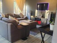  of property in Die Hoewes