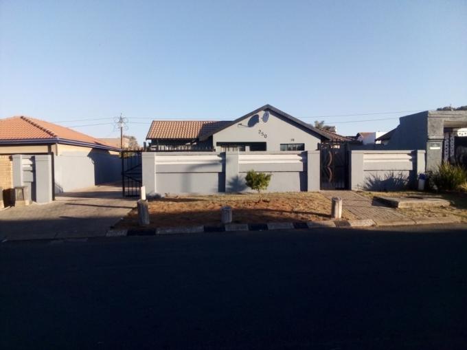 3 Bedroom House to Rent in Aeroton - Property to rent - MR687021