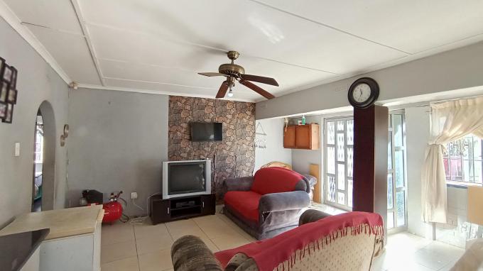 3 Bedroom House for Sale For Sale in Montclair (Dbn) - MR687026