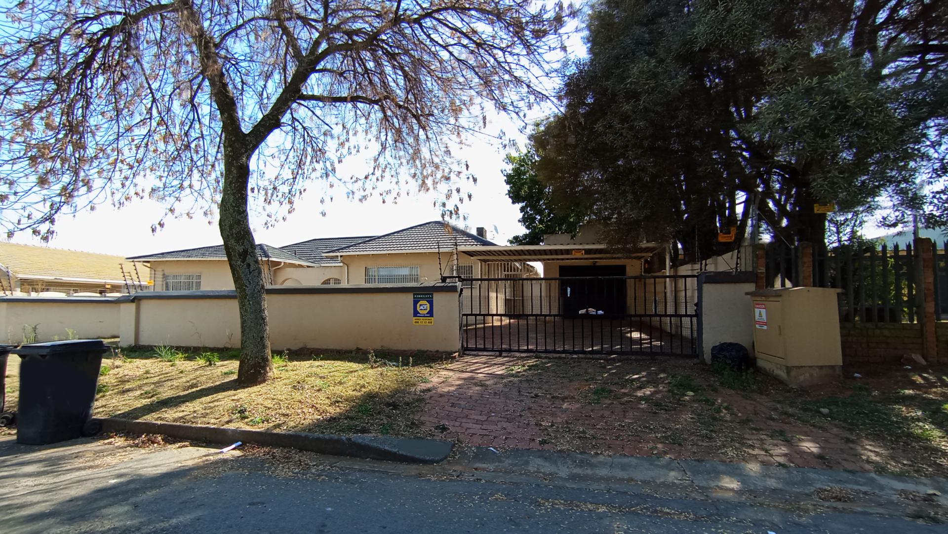 Front View of property in Marlands