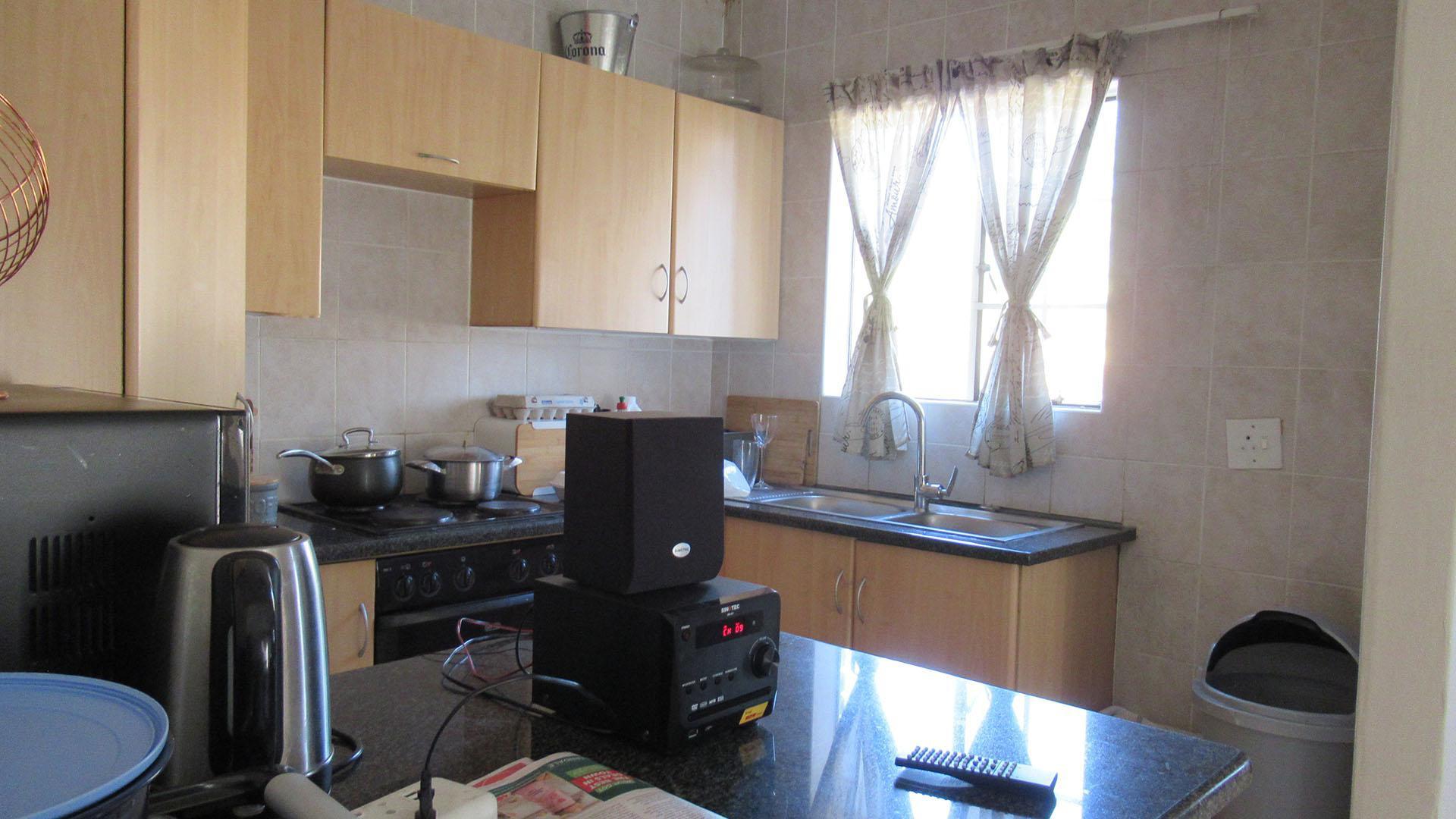 Kitchen - 8 square meters of property in Randpark Ridge