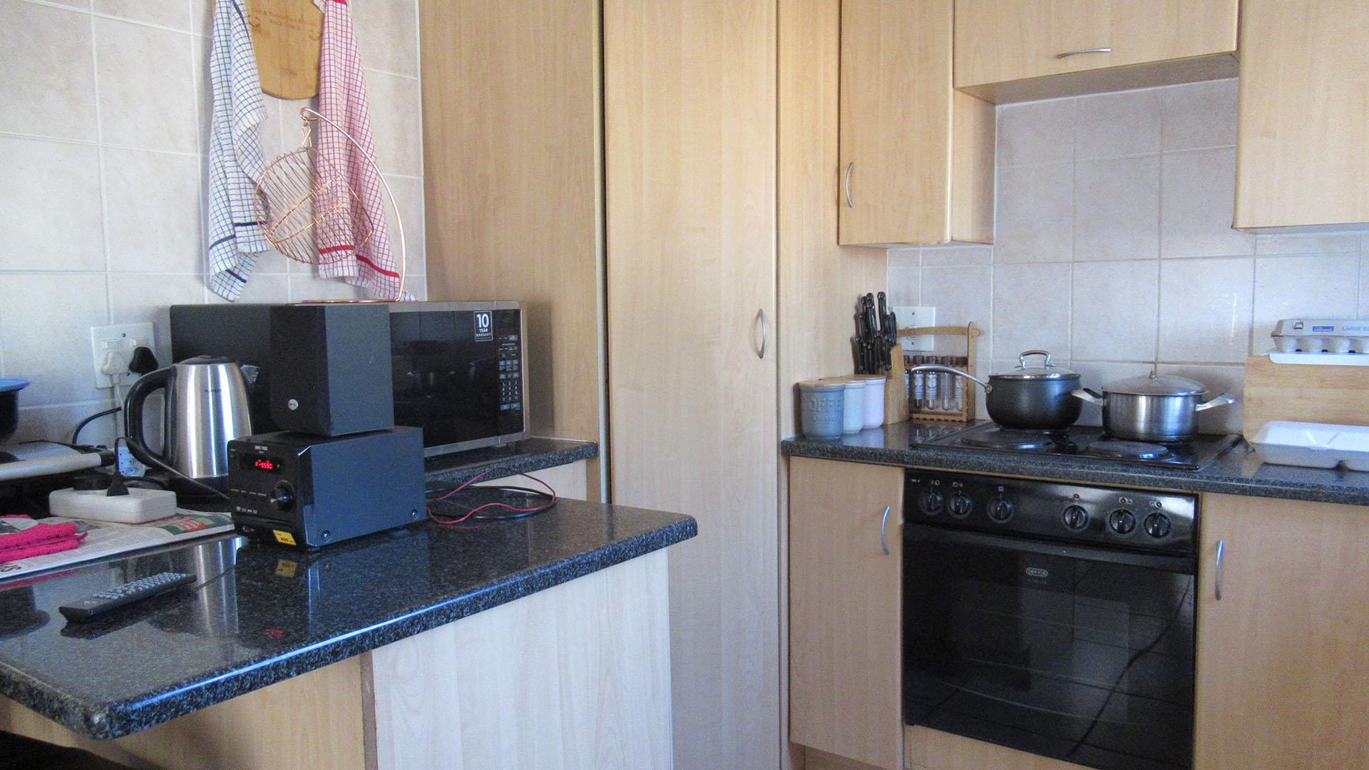 Kitchen - 8 square meters of property in Randpark Ridge