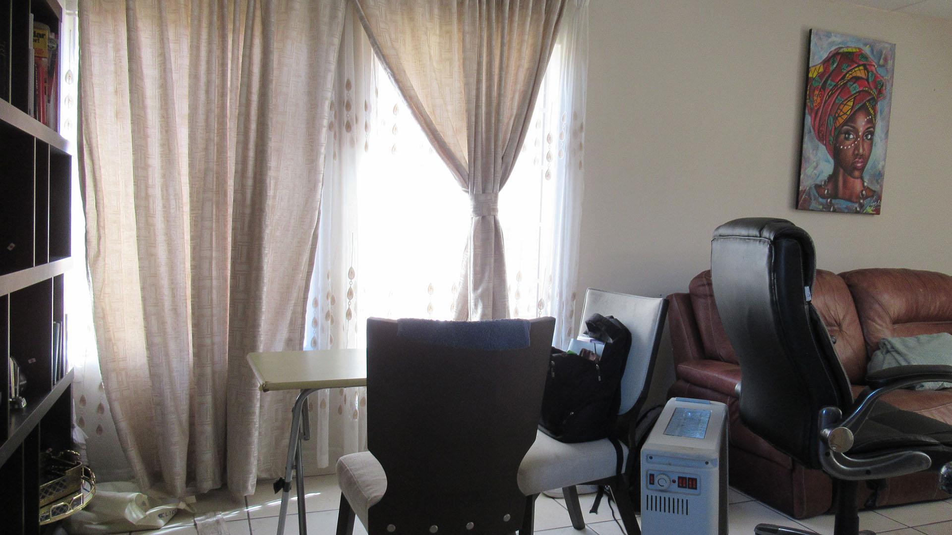 Dining Room - 9 square meters of property in Randpark Ridge